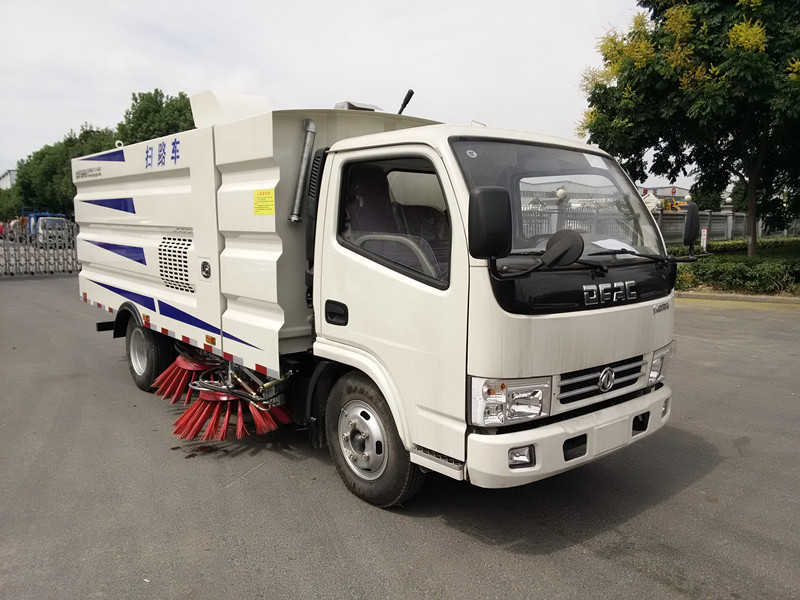 東風(fēng)多利卡5方掃路車