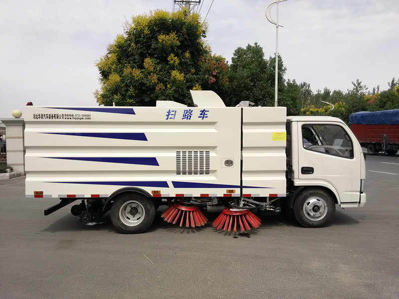 東風(fēng)多利卡5方掃路車
