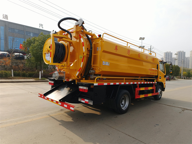 東風(fēng)多利卡12方清洗吸污車